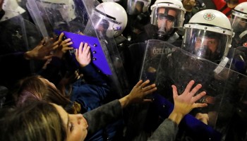 Police clash with women's day marchers in Turkey (VIDEO)