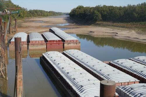 1000’s of Barges stranded in drought-stricken Mississippi River; supply chains collapsing Image-155