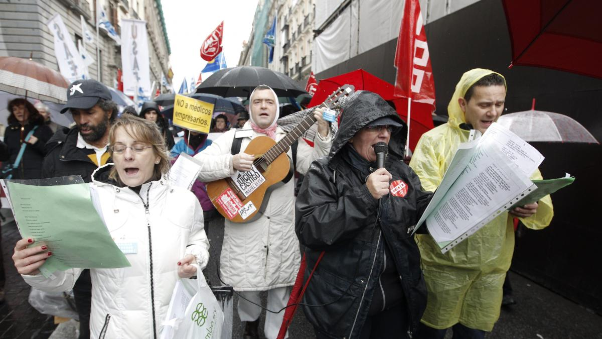 ‘White Tide’ of 30,000 take to the streets again in Madrid in defense of Public Health Image-471